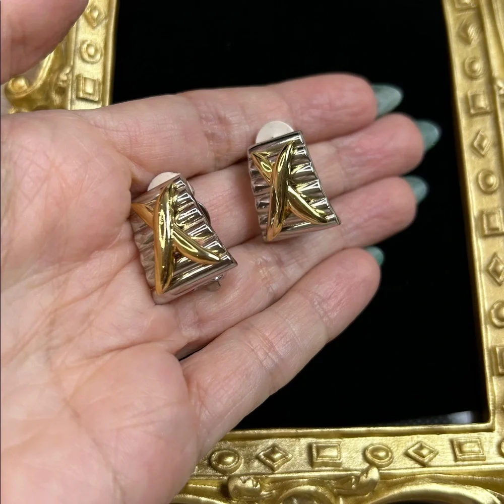 N/A elegant gold